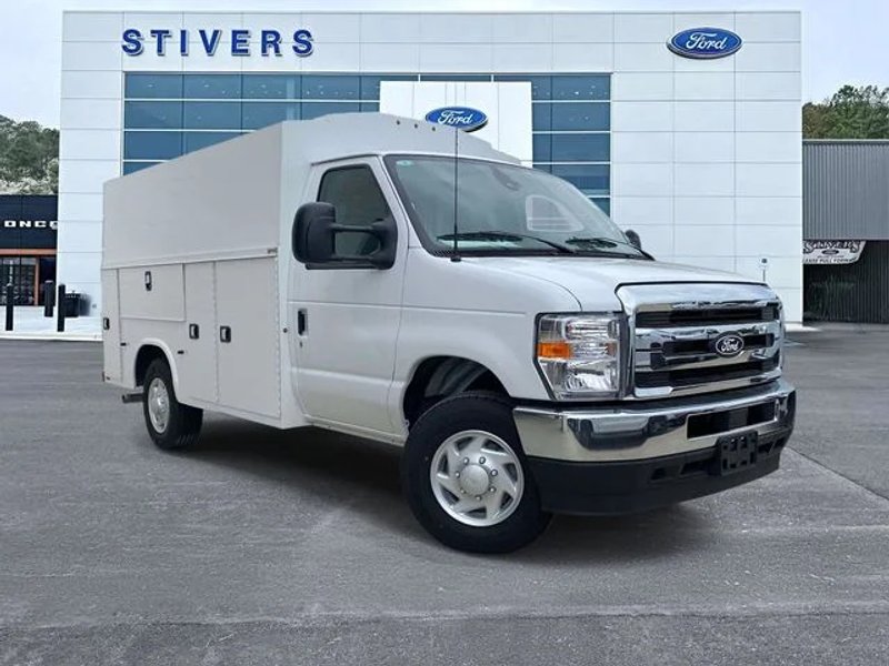 2026 Ford Econoline Cutaway SRW in Oxford White — front three-quarter view