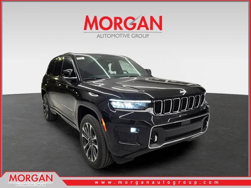 2025 Jeep Grand Cherokee Overland in Diamond Black Crystal Pearlcoat — front three-quarter view