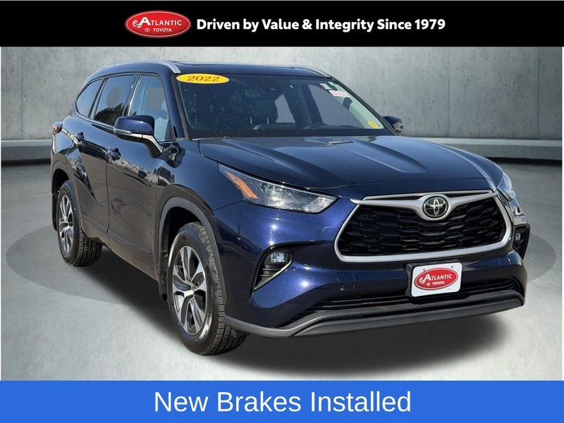 2022 Toyota Highlander — front three-quarter view