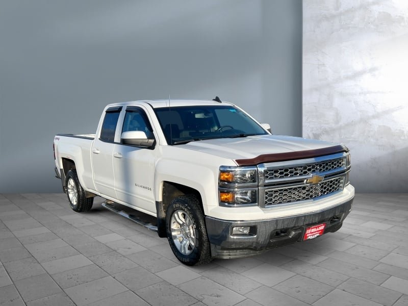 2015 Chevrolet Silverado 1500 — front three-quarter view
