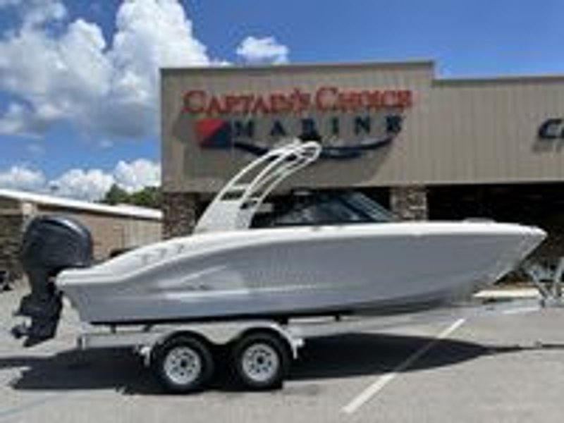 2026 Chaparral 21 SSI OB — front three-quarter view