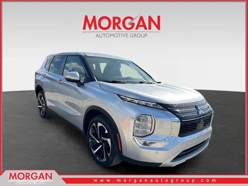 2024 Mitsubishi Outlander SE Black Edition in Alloy Silver Metallic — front three-quarter view