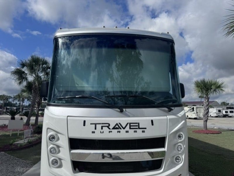 2025 Entegra TRAVEL SUPREME — front three-quarter view