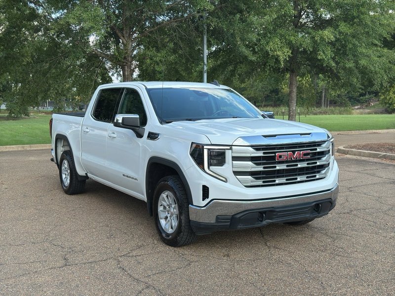 2023 GMC Sierra 1500 TK10543 — front three-quarter view