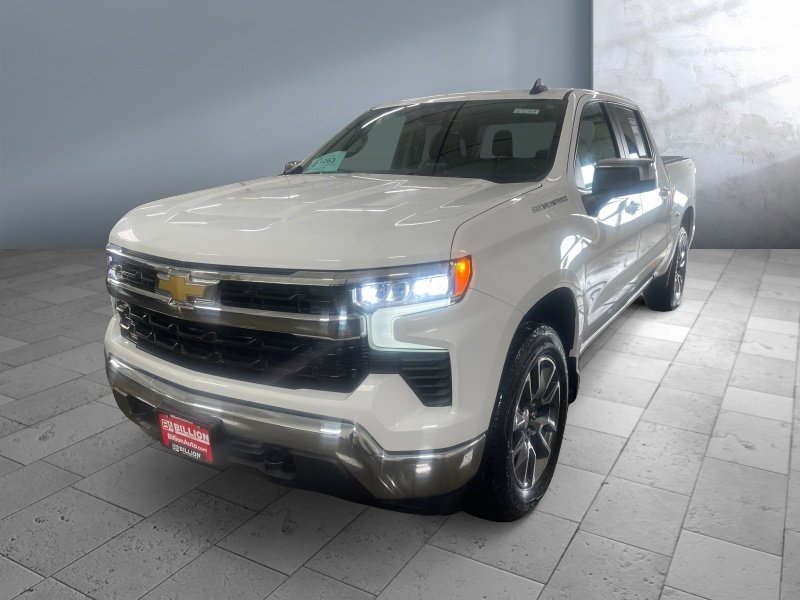2022 Chevrolet Silverado 1500 — front three-quarter view