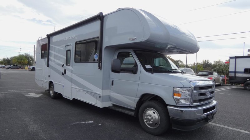 2026 Thor Motor Coach Pasadena SE — front three-quarter view