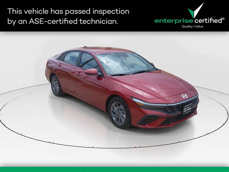 2024 Hyundai Elantra SEL IVT — front three-quarter view