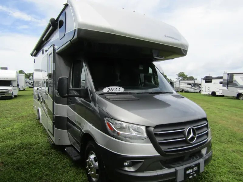 2022 Dynamax ISATA 3 — front three-quarter view