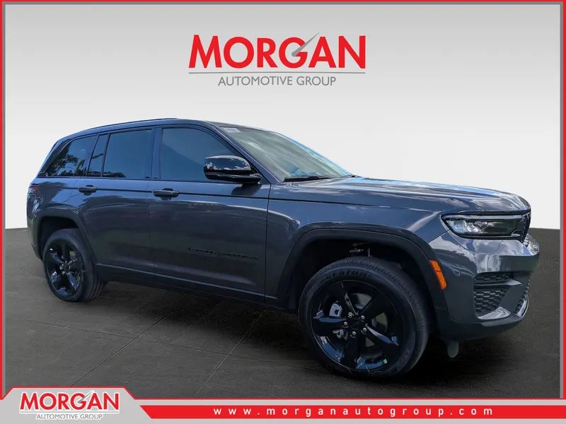 2025 Jeep Grand Cherokee Altitude in Gray — front three-quarter view