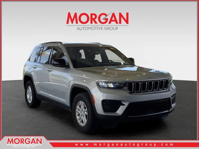 2024 Jeep Grand Cherokee Laredo in Silver Zynith — front three-quarter view