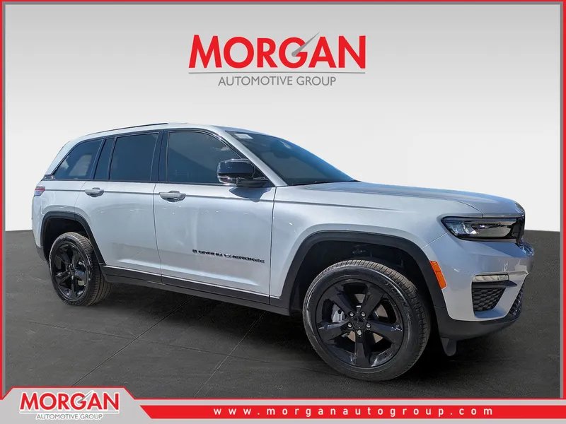 2025 Jeep Grand Cherokee Limited in Silver — front three-quarter view