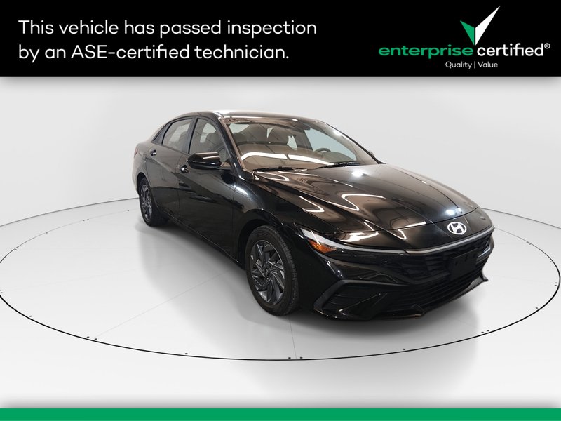2024 Hyundai Elantra SEL IVT — front three-quarter view