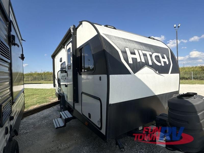2022 Cruiser Hitch — front three-quarter view