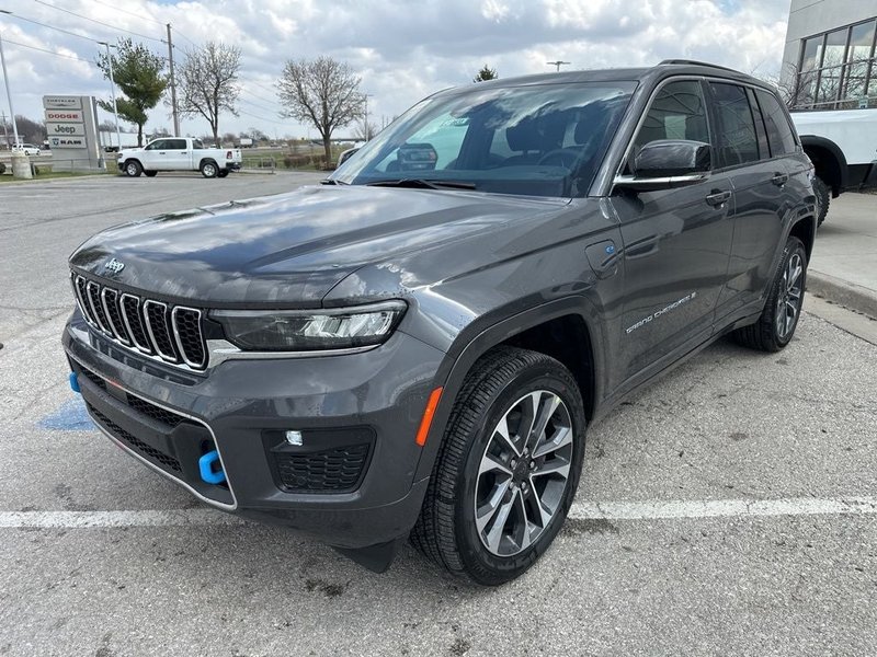 2024 Jeep Grand Cherokee WLXS74 — front three-quarter view