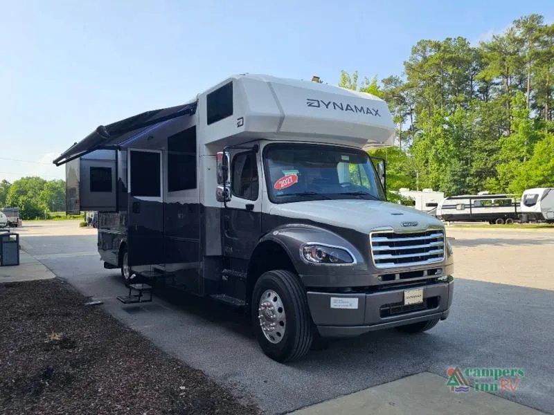 2027 Dynamax Europa — front three-quarter view