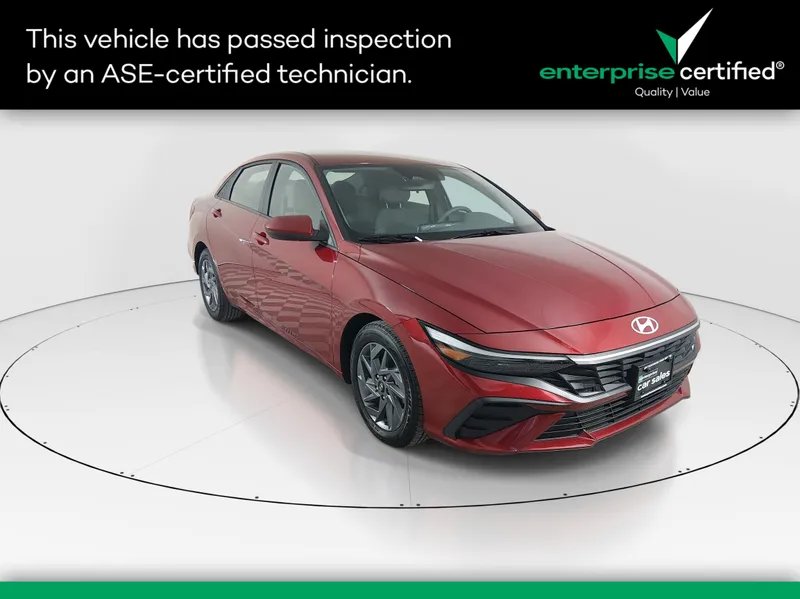 2024 Hyundai Elantra SEL IVT — front three-quarter view