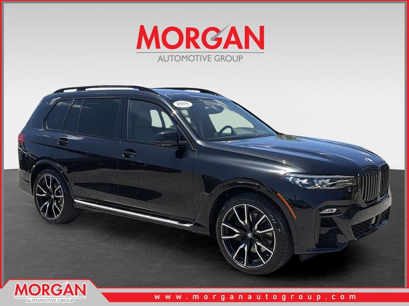 2022 BMW X7 xDrive40i in Black — front three-quarter view
