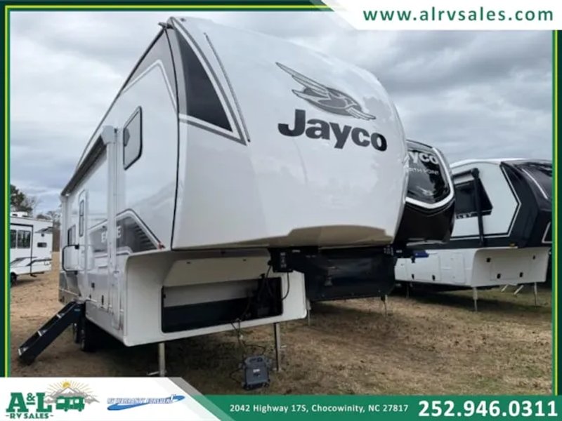 2026 Jayco Eagle SLE 24MLE — front three-quarter view