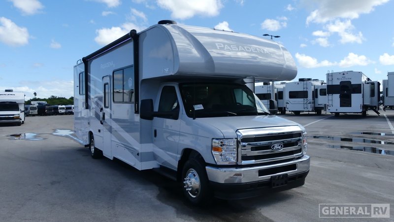 2026 Thor Motor Coach Pasadena SE — front three-quarter view