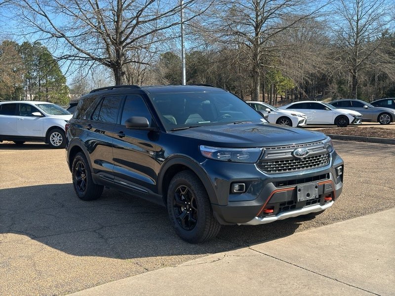2023 Ford Explorer K8J — front three-quarter view