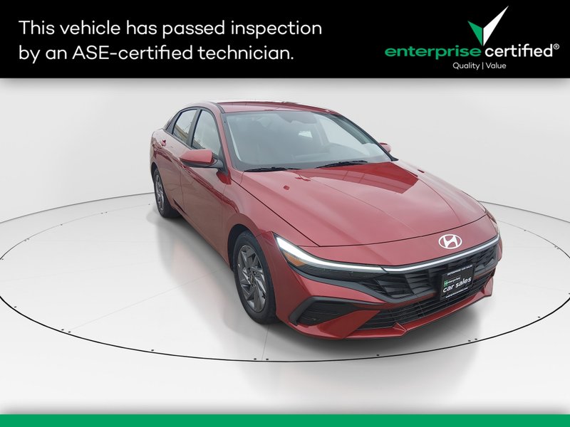 2024 Hyundai Elantra SEL IVT — front three-quarter view