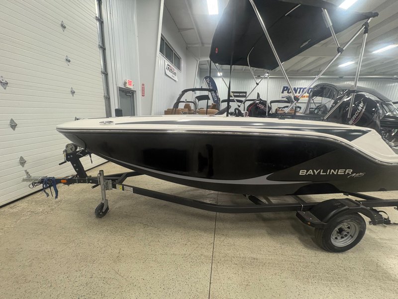2025 Bayliner M15 NA — front three-quarter view