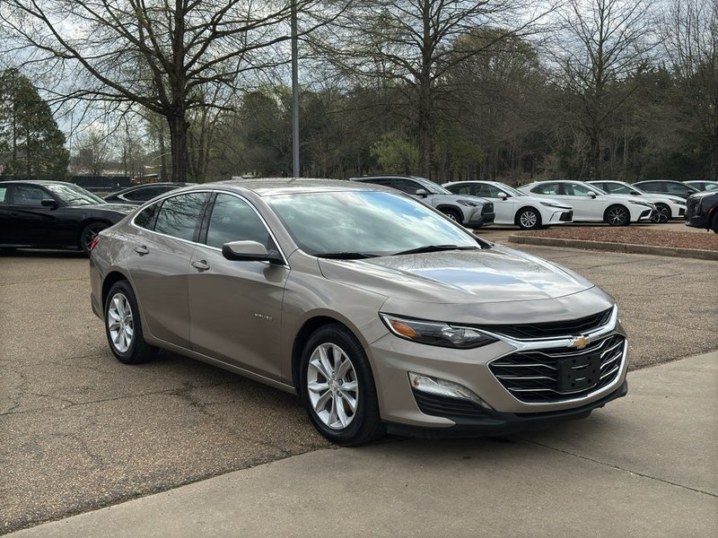 2023 Chevrolet Malibu 1ZD69 — front three-quarter view