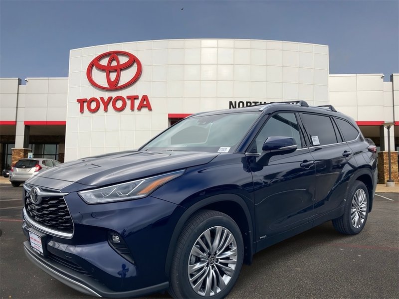2026 Toyota Highlander Hybrid Platinum in Blueprint — front three-quarter view