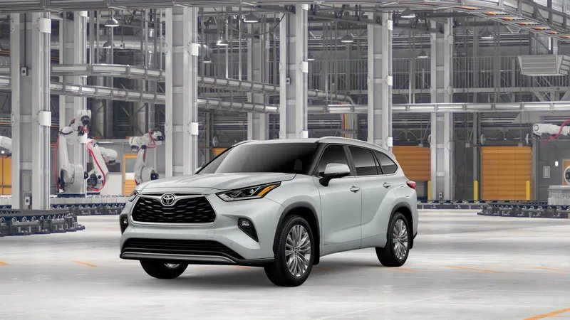 2026 Toyota Highlander Hybrid Platinum — front three-quarter view