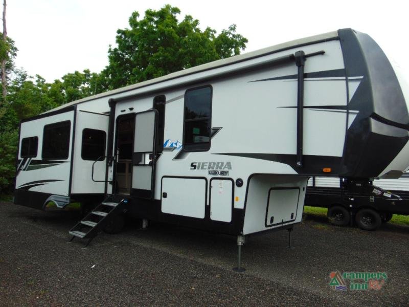 2022 Forest River Sierra — front three-quarter view