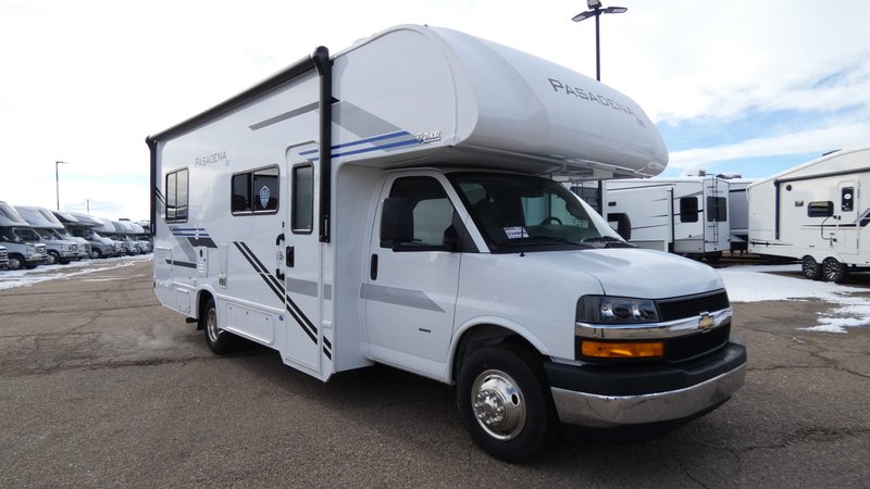 2026 Thor Motor Coach Pasadena SE — front three-quarter view