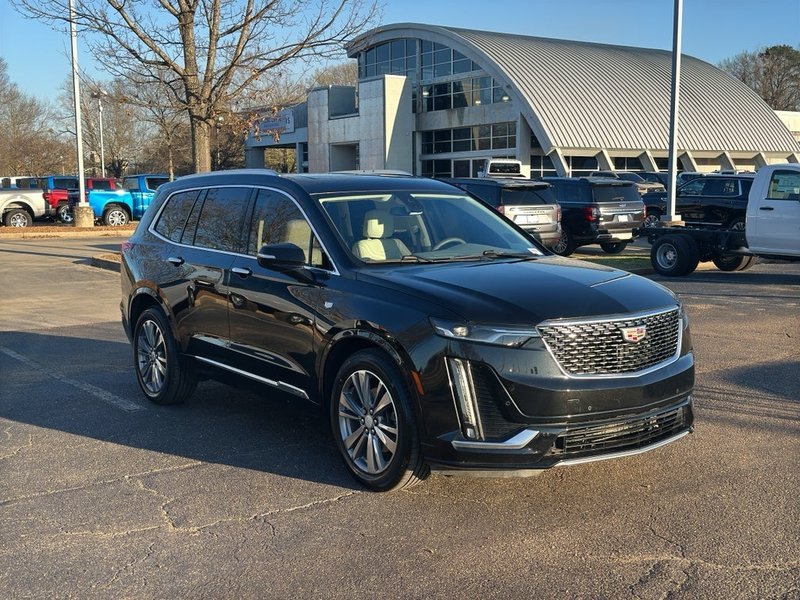 2023 Cadillac XT6 6NW26 — front three-quarter view
