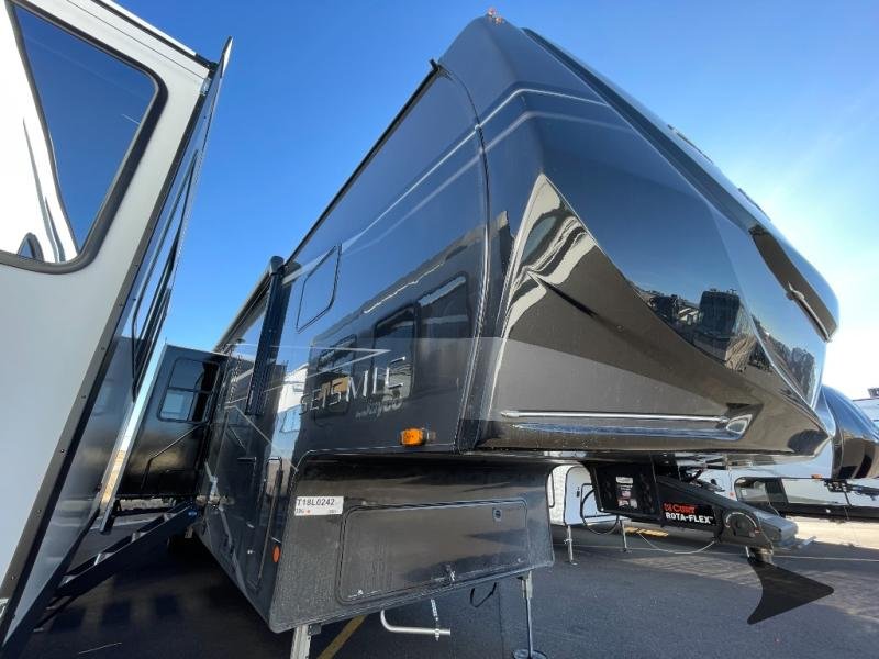 2026 Jayco Seismic — front three-quarter view