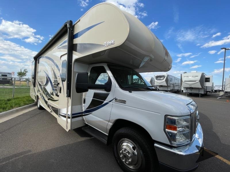 2017 Thor Motor Coach Outlaw — front three-quarter view
