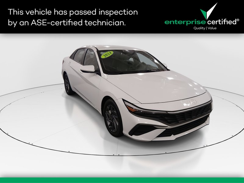 2024 Hyundai Elantra SEL IVT — front three-quarter view