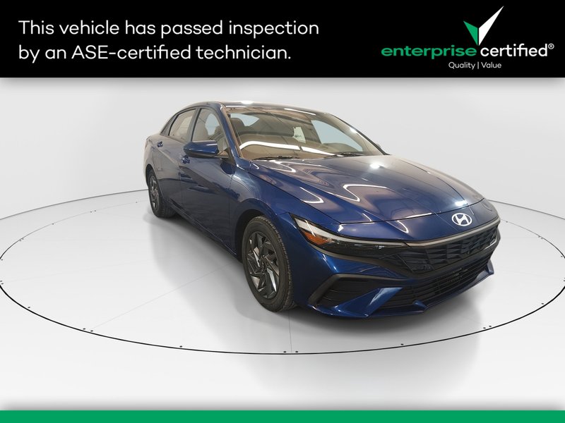 2024 Hyundai Elantra SEL IVT — front three-quarter view