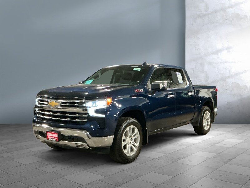 2022 Chevrolet Silverado 1500 — front three-quarter view