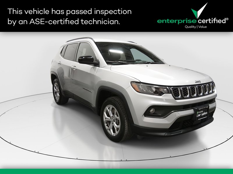 2024 Jeep Compass Latitude 4x4 — front three-quarter view