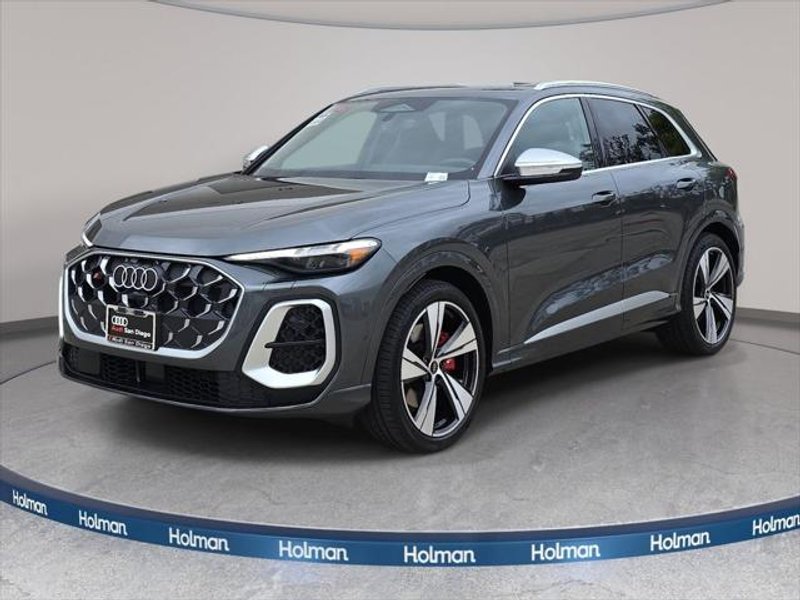 2026 Audi SQ5 Premium Plus TFSI quattro S tronic — front three-quarter view