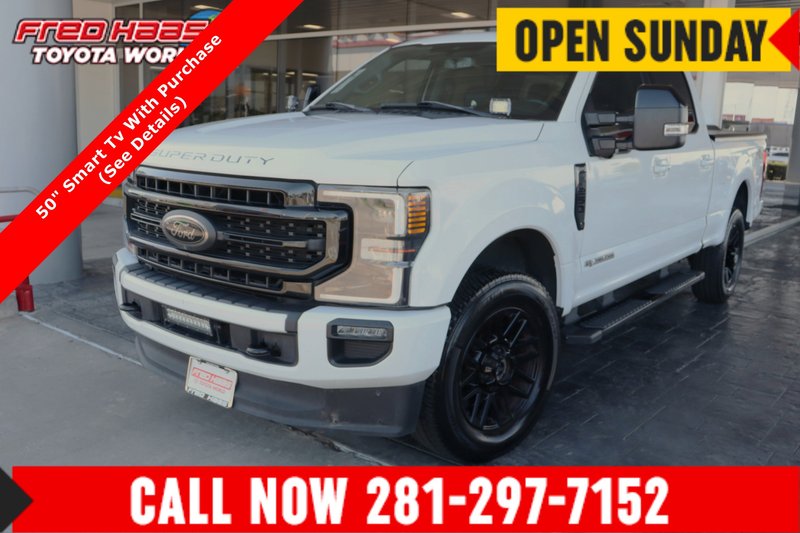 2020 Ford Super Duty F-250 4WD LARIAT 6.7T Diesel in Oxford White — front three-quarter view