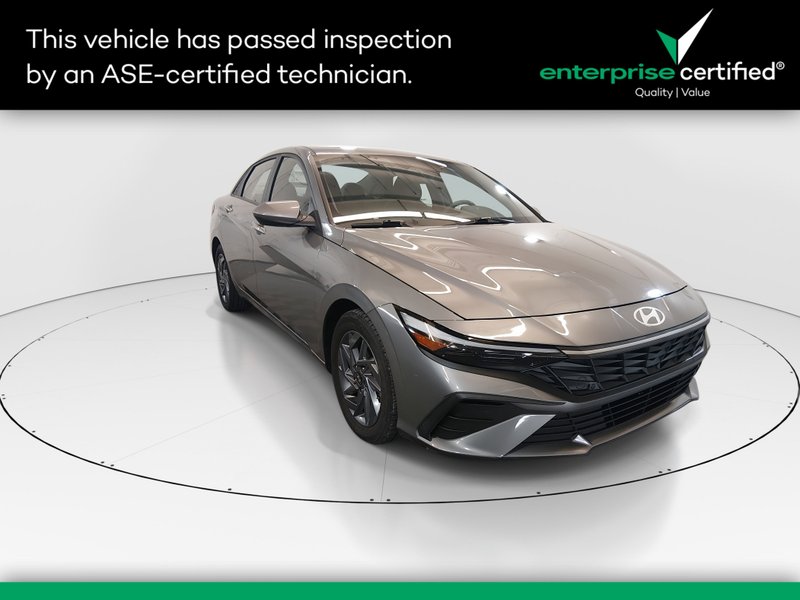 2024 Hyundai Elantra SEL IVT — front three-quarter view