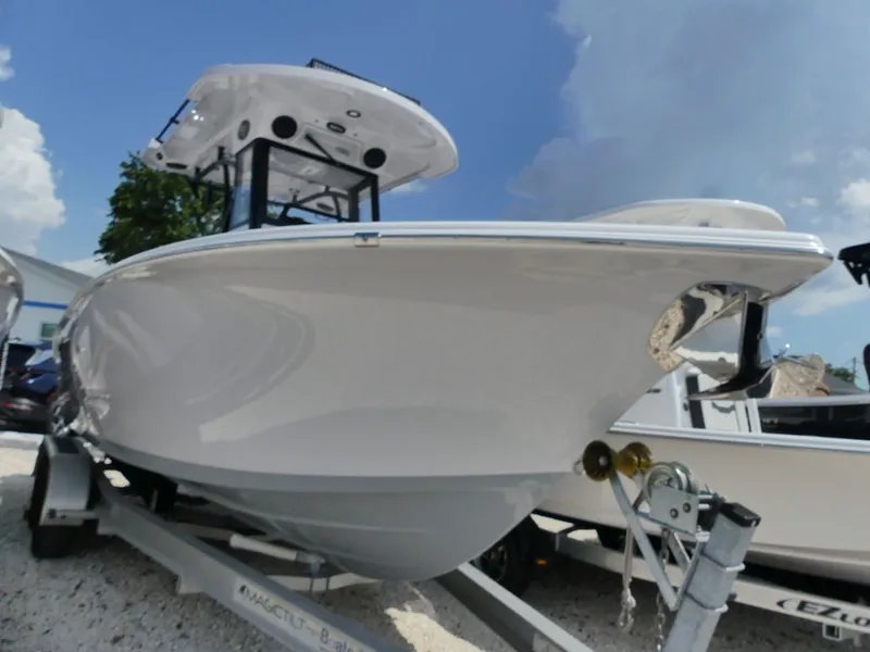 2027 Sea Pro 245 FLXR — front three-quarter view