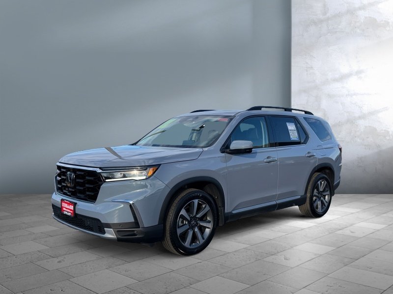 2025 Honda Pilot — front three-quarter view