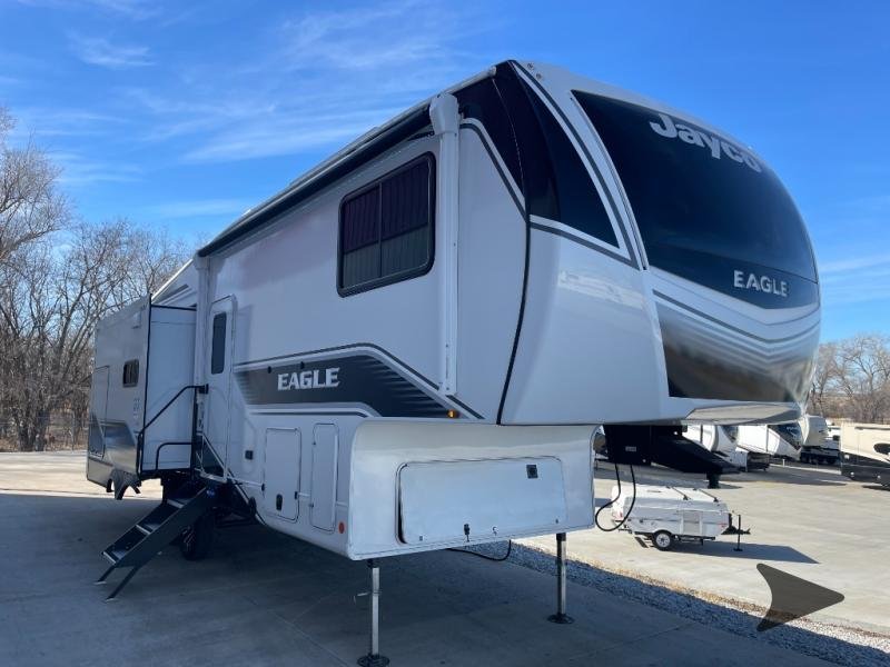 2025 Jayco Eagle HT — front three-quarter view