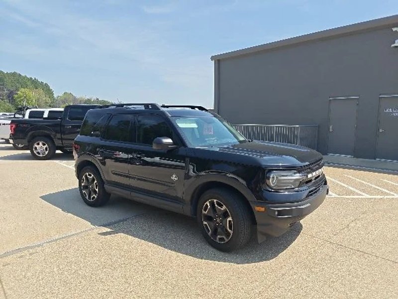 2022 Ford Bronco Sport Outer Banks in Black — front three-quarter view