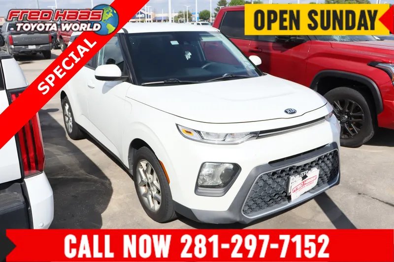 2021 Kia Soul S in Snow White Pearl — front three-quarter view