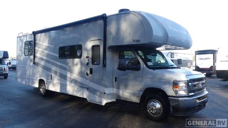 2026 Thor Motor Coach Pasadena SE — front three-quarter view