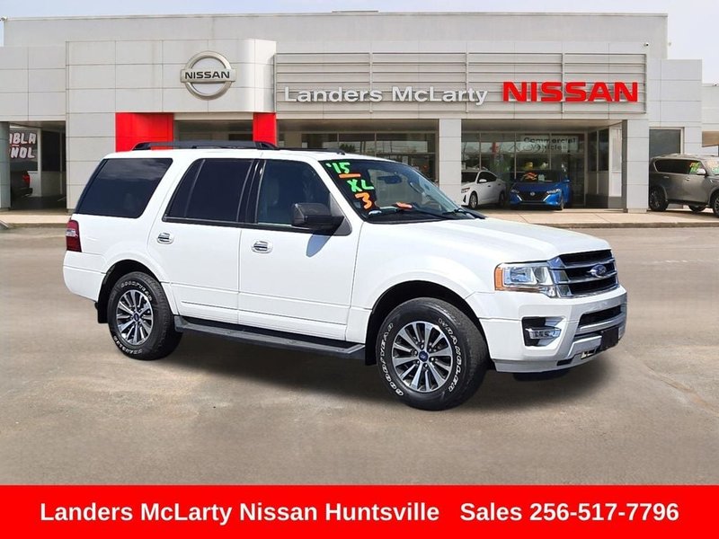 2015 Ford Expedition XLT — front three-quarter view