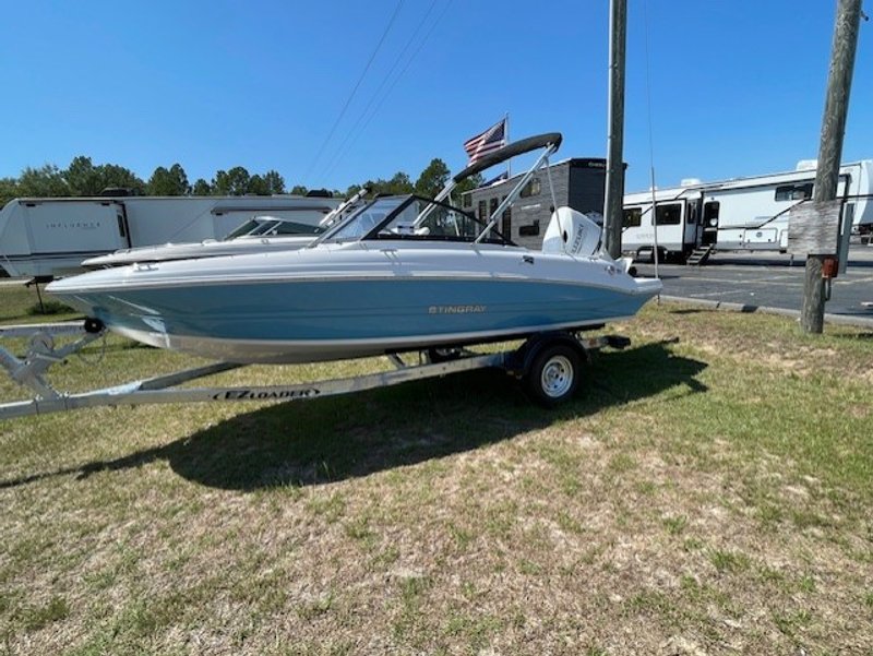 2026 Stingray 191DC in WHITE:COAL — front three-quarter view