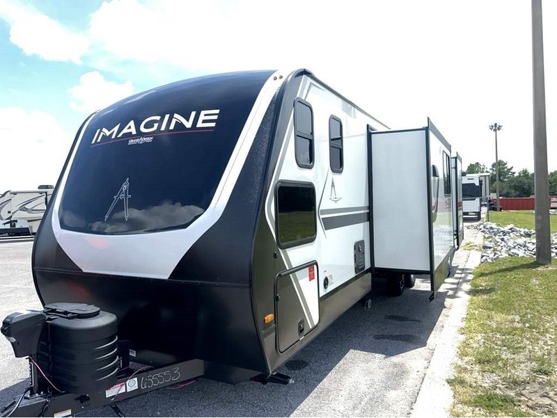 2026 GRAND DESIGN IMAGINE — front three-quarter view